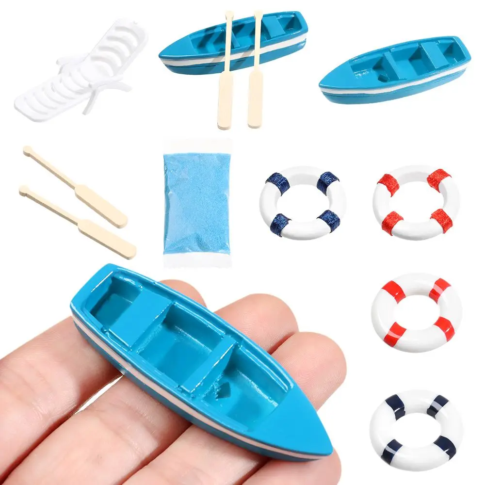 Mini barco de paleta y silla de playa en resina