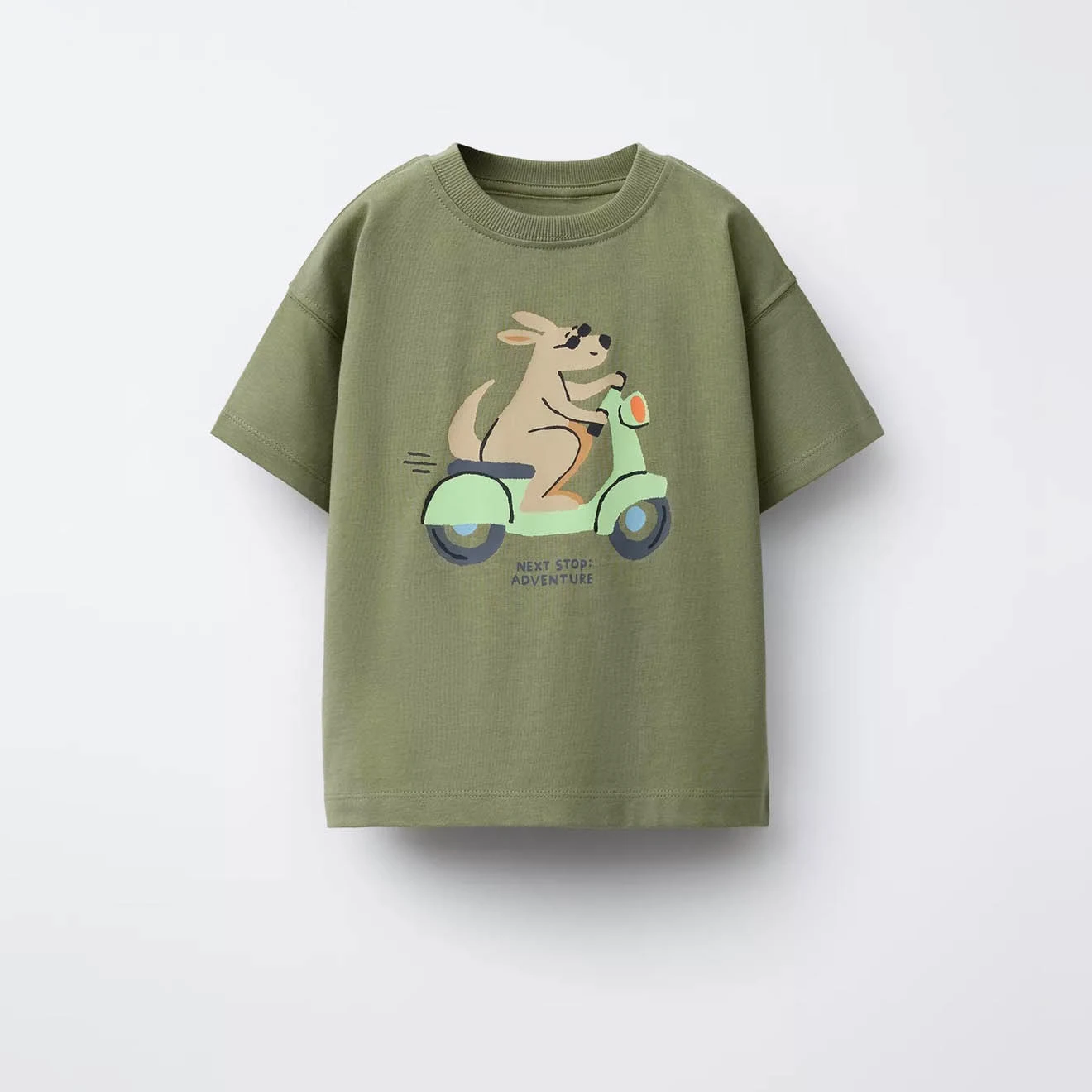 Camiseta de manga corta con estampado infantil y estilo deportivo - imagen 3