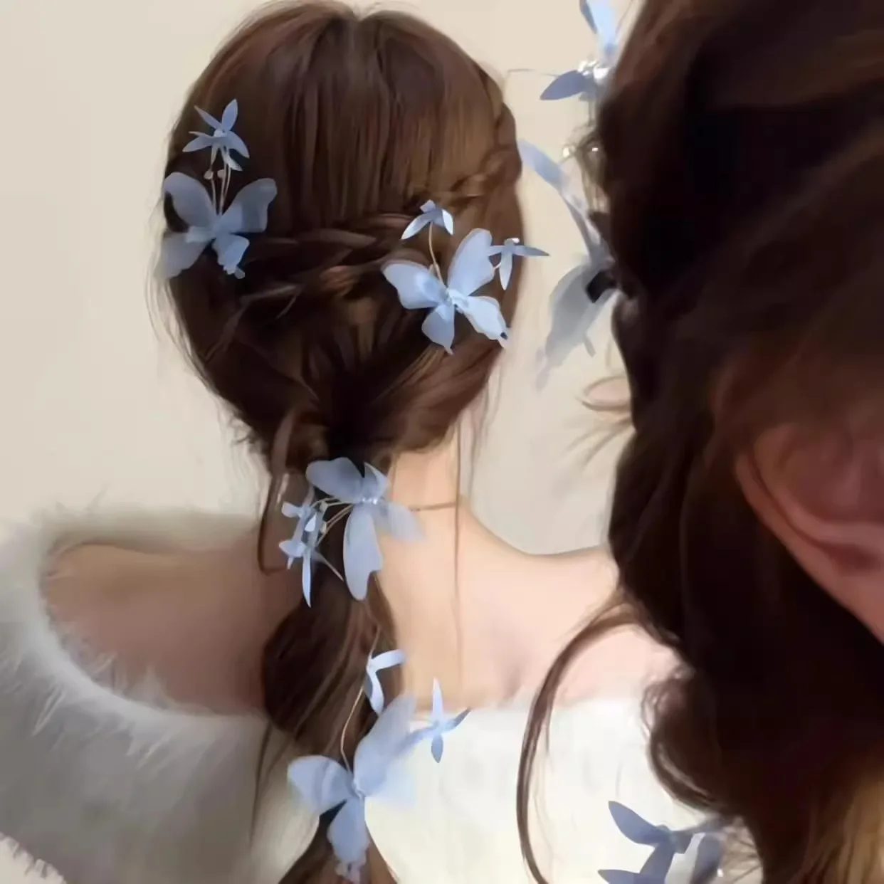 Clip de pelo en tono blanco