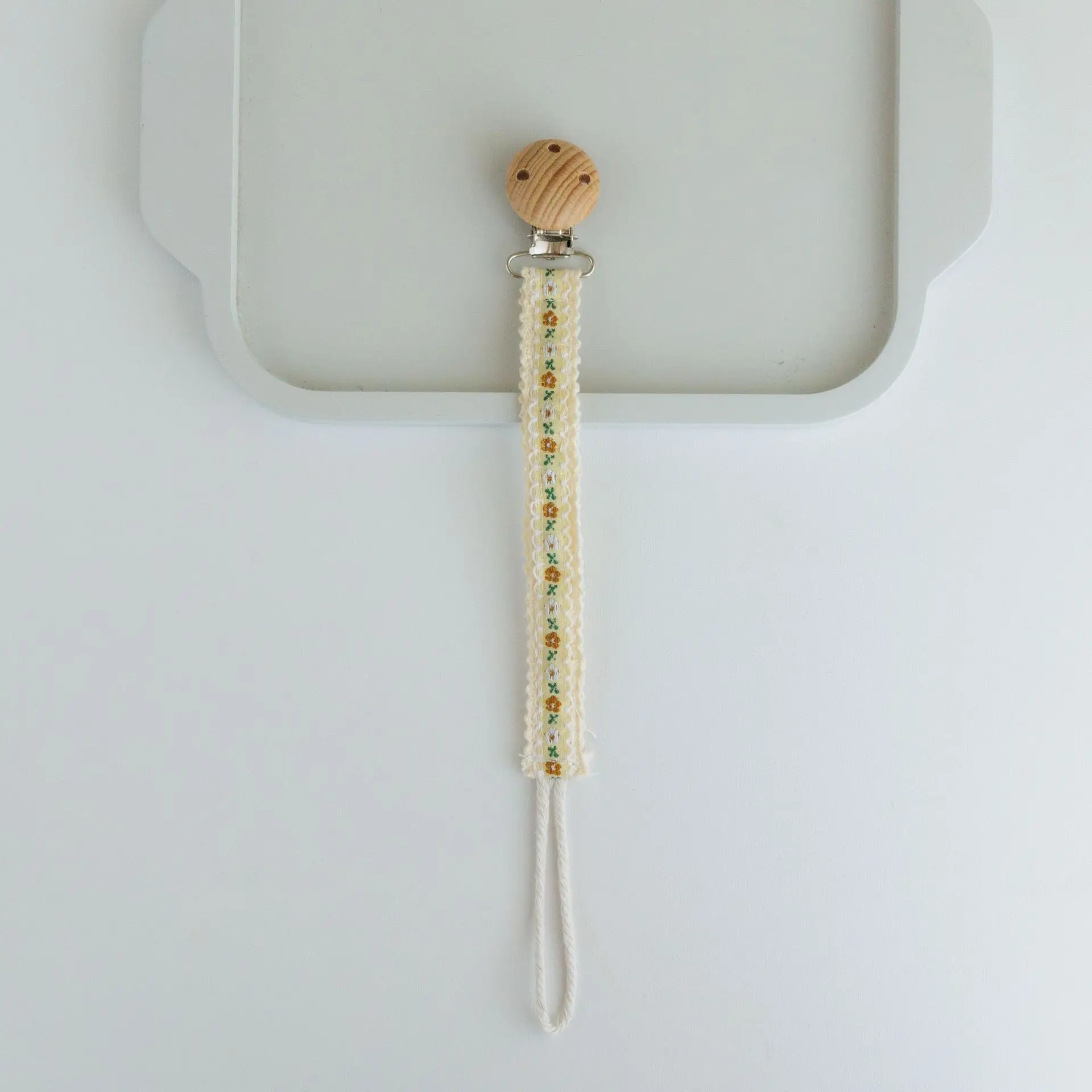 Cadena para chupete de bebé con encaje antipérdida bordada - imagen 2