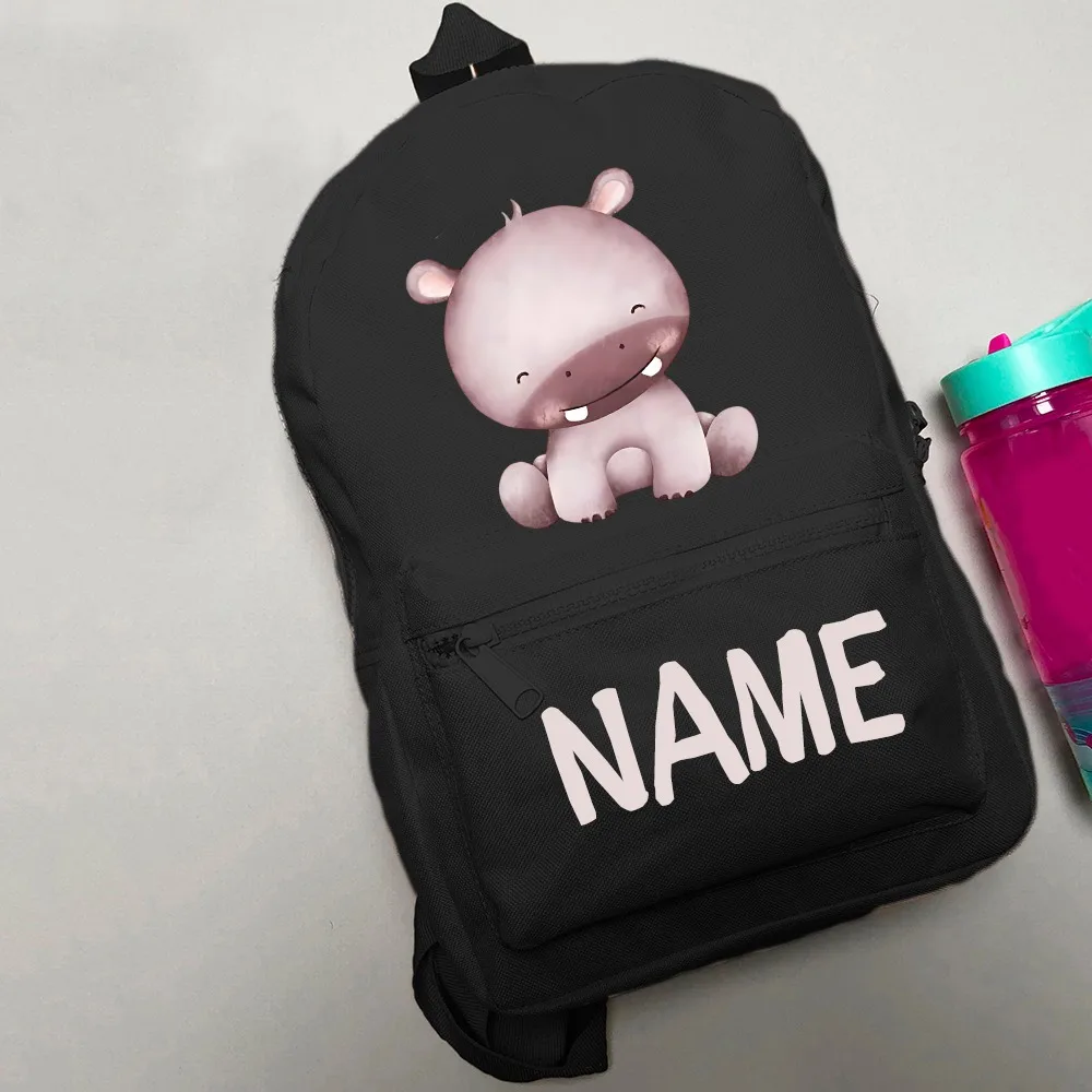 Vista frontal ampliada con el detalle del nombre personalizado