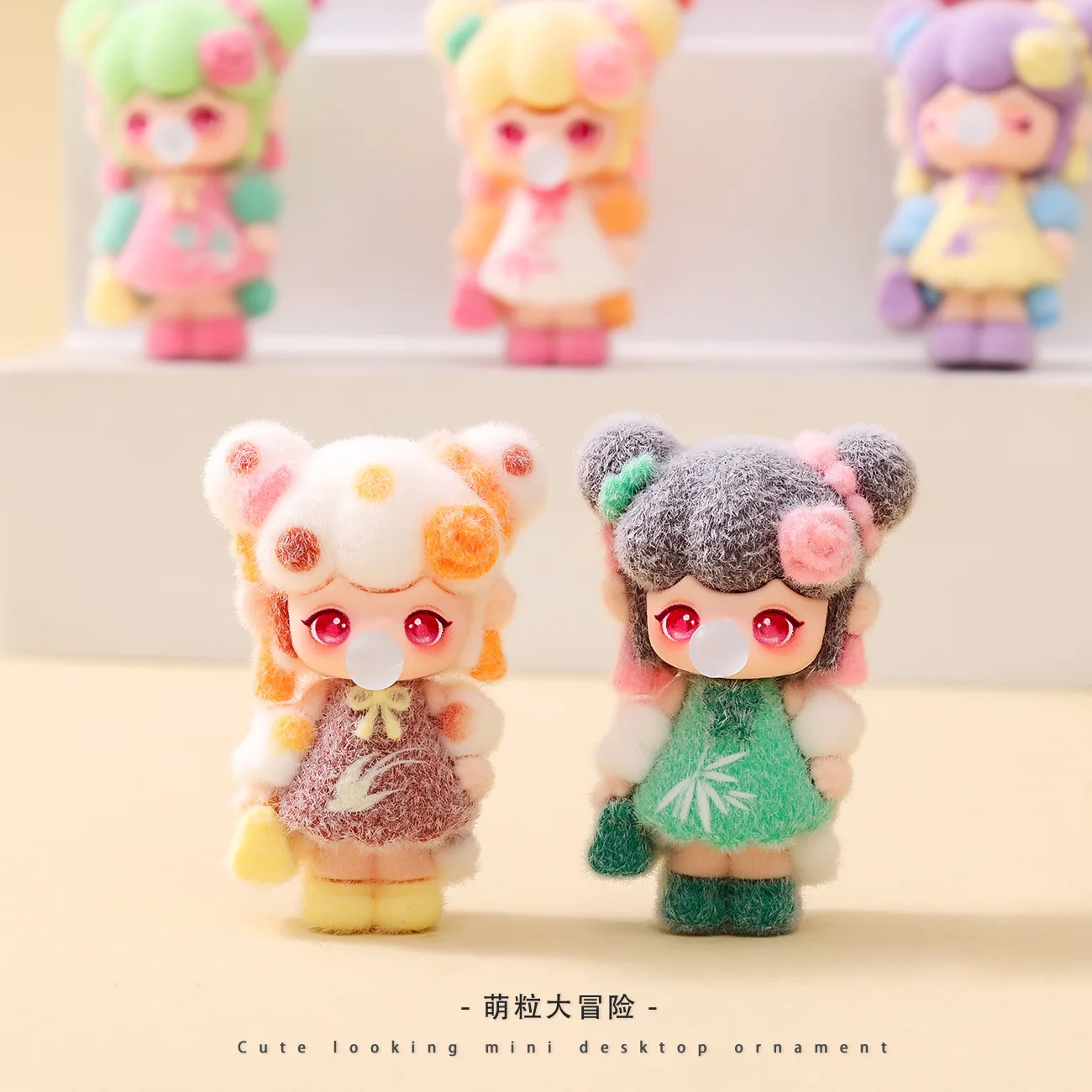Figura de niña sopladora de burbujas mini para escritorio - imagen 2