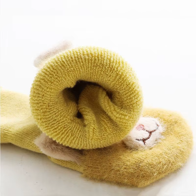 Calcetines antideslizantes de felpa para bebé – Cálidos y suaves - imagen 4