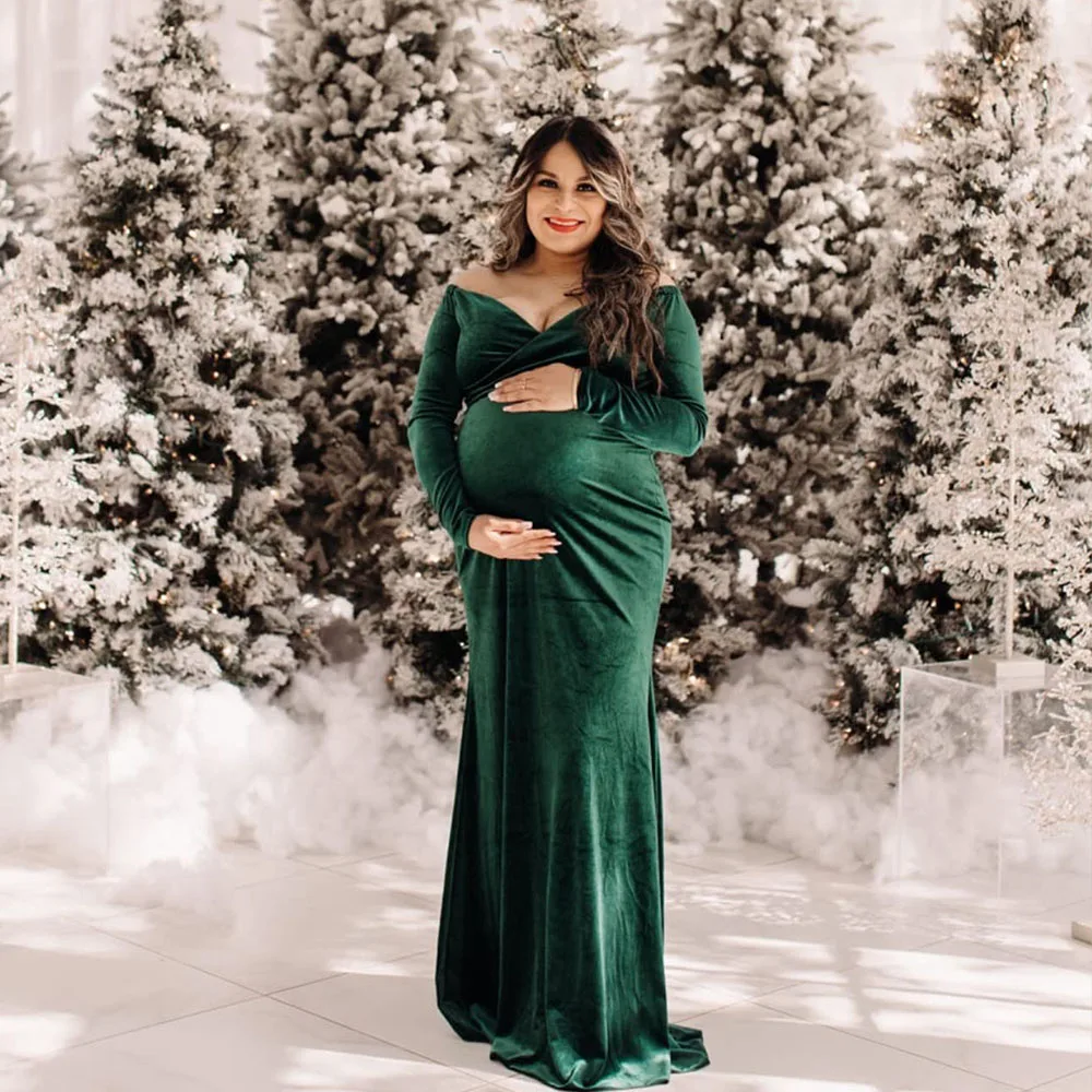 Vestido de maternidad de terciopelo con hombros descubiertos - imagen 4