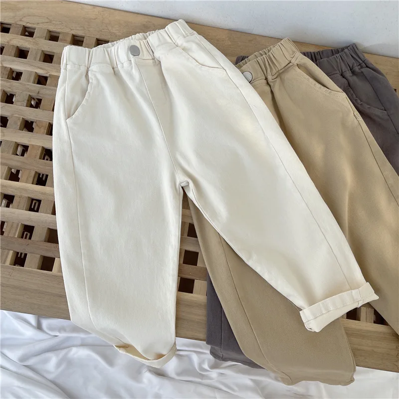 Pantalones informales para niños en verano