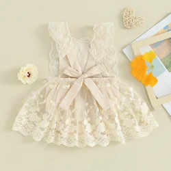 Pelele de verano para niña con encaje floral y falda triangular