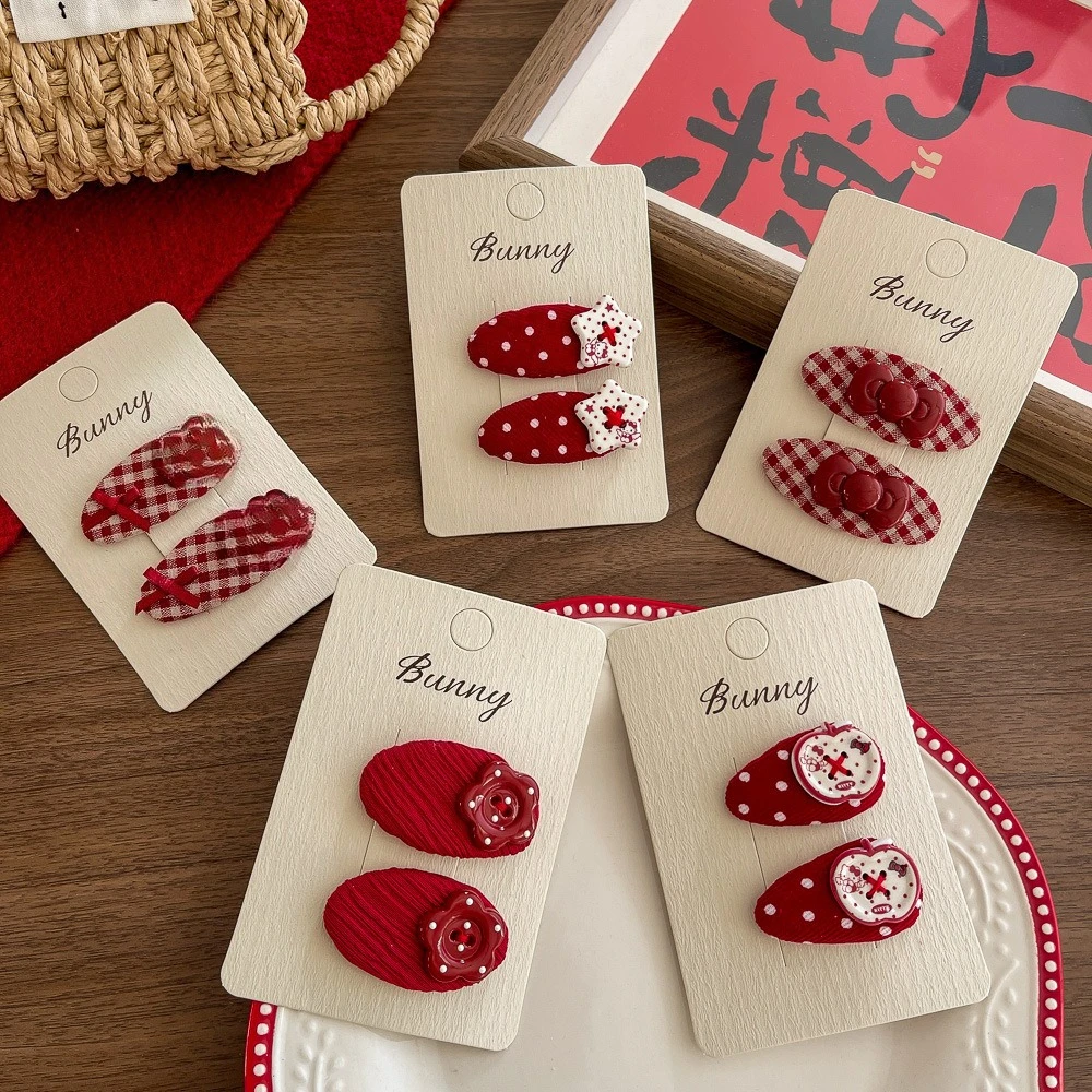 Pinza de pelo para niñas con lunares rojos y diseño manzana