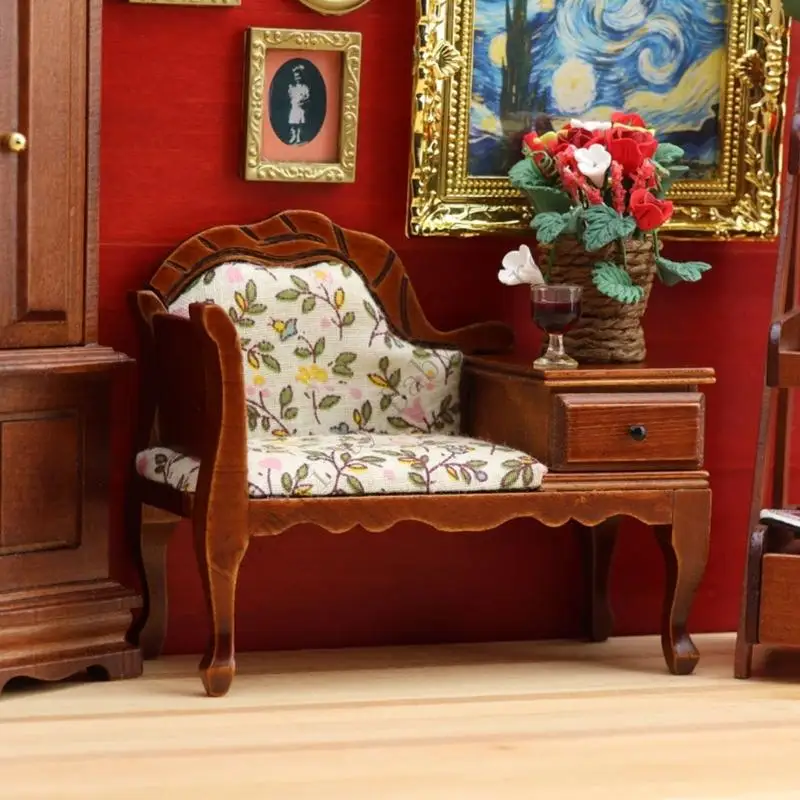 Sillón miniatura floral en madera para casa de muñecas con cajón - imagen 2