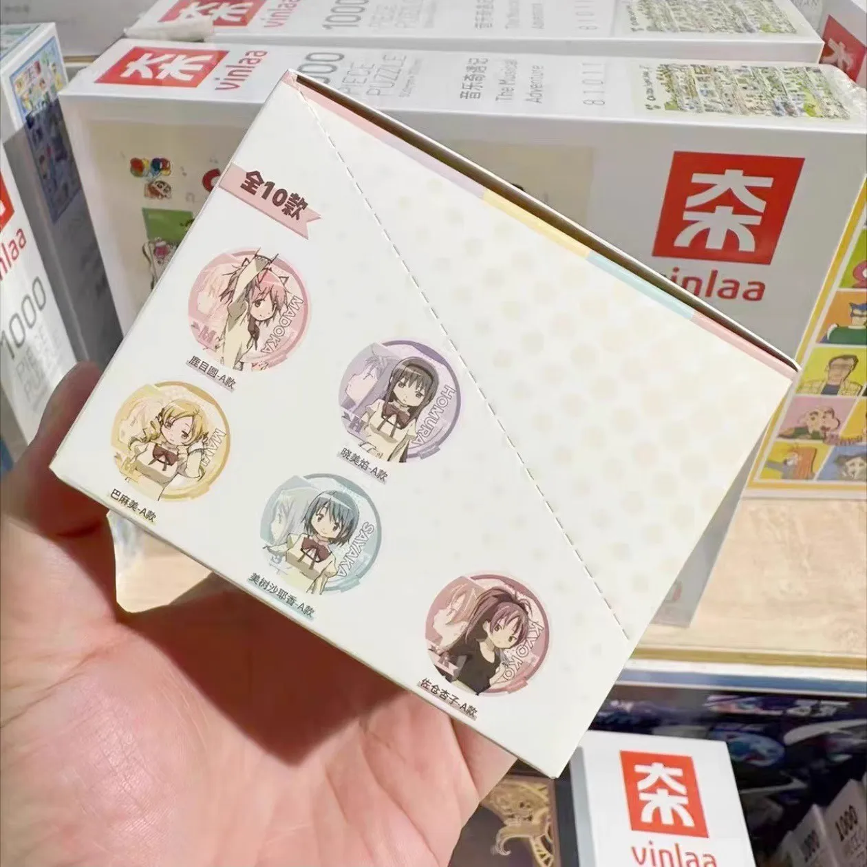 Insignia Madoka Kaname y Homura Akemi en caja ciega - imagen 2