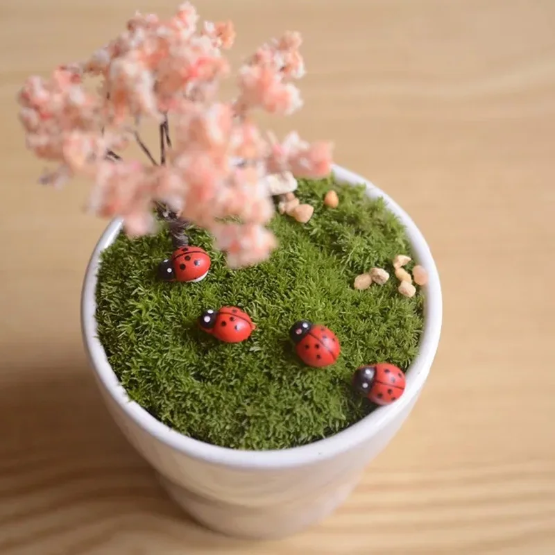 Figuras de madera para niños: mariquita y abeja rojas - decoración - imagen 3