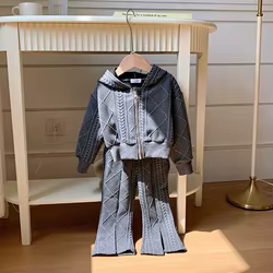 Conjunto invierno niña en algodón con abrigo de capucha y pants