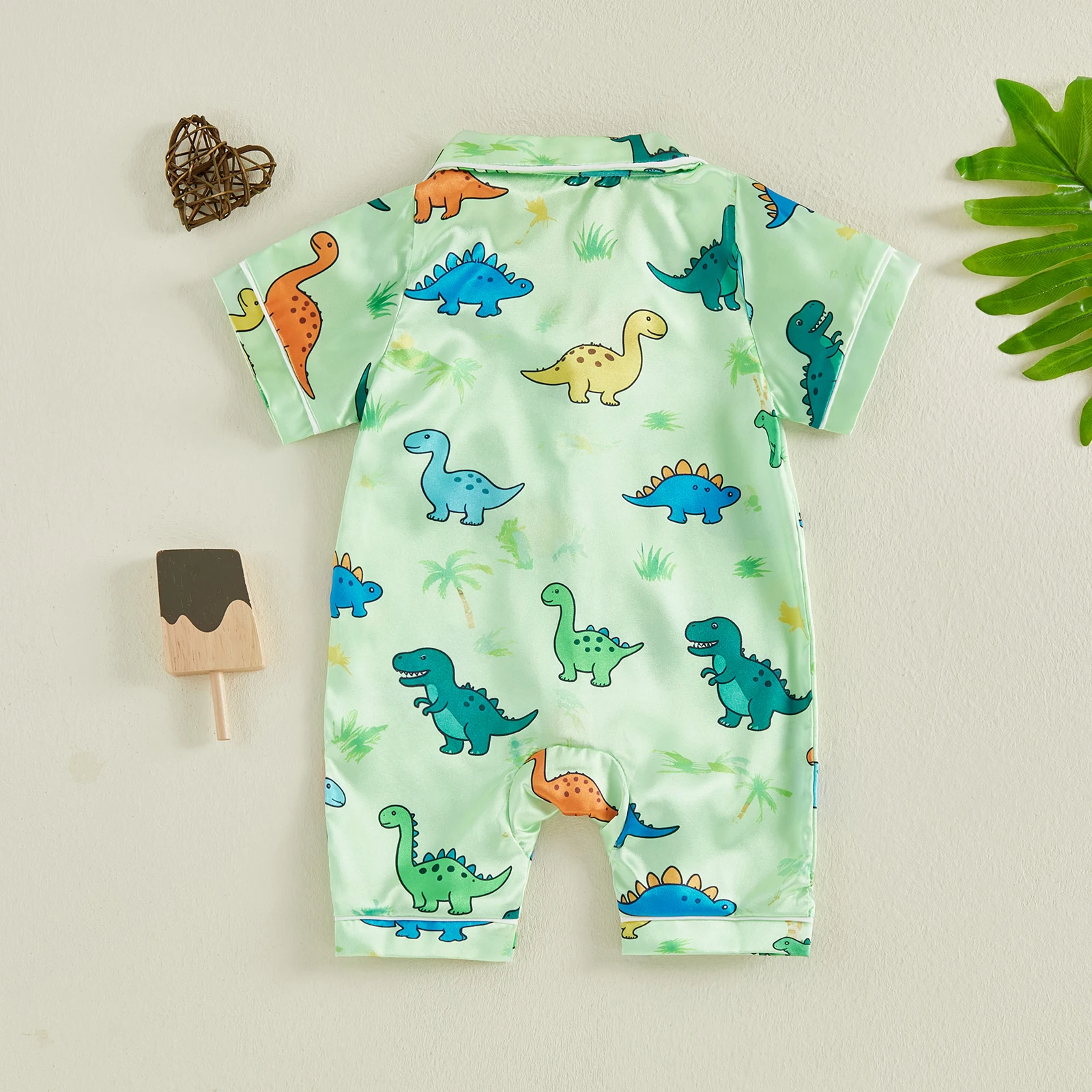 Pijama bebé con dinosaurios y cuello vuelto, manga corta - imagen 4