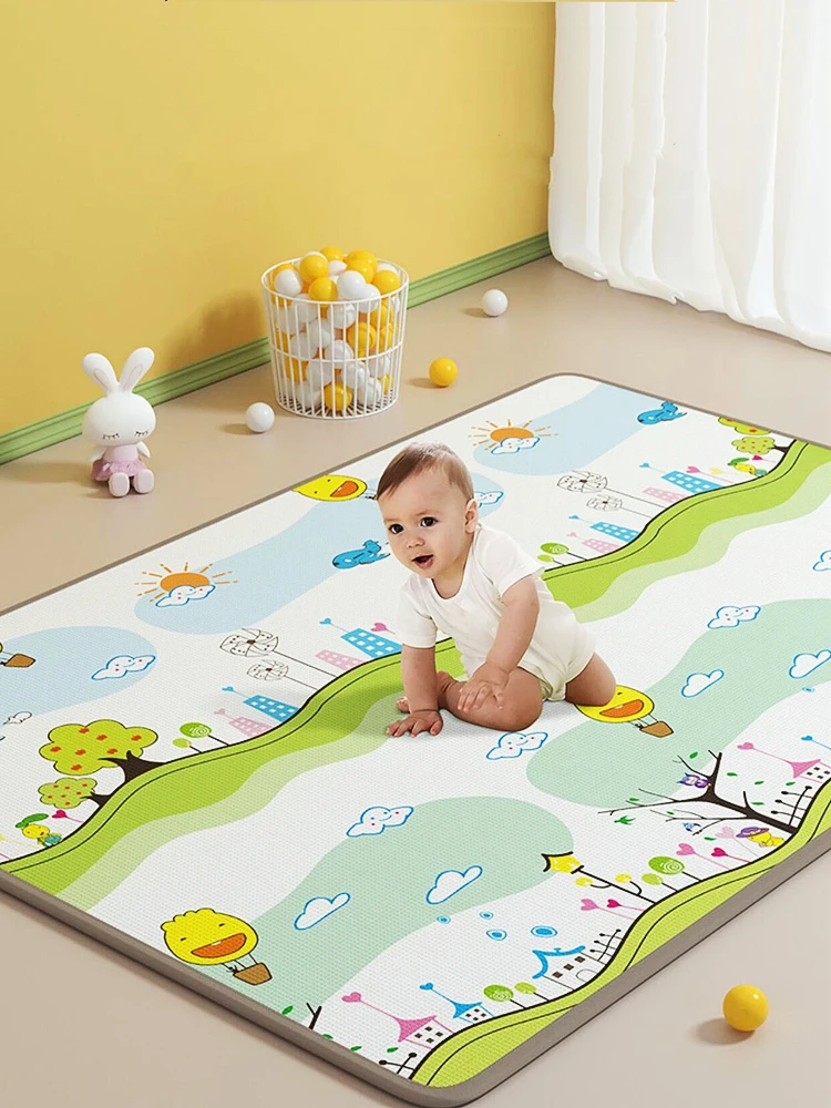 Alfombra de juegos para bebés desplegada en salón