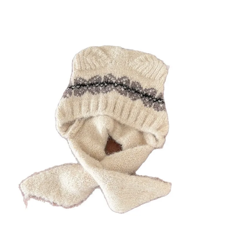 Gorro infantil de punto con solapa para las orejas y cuello
