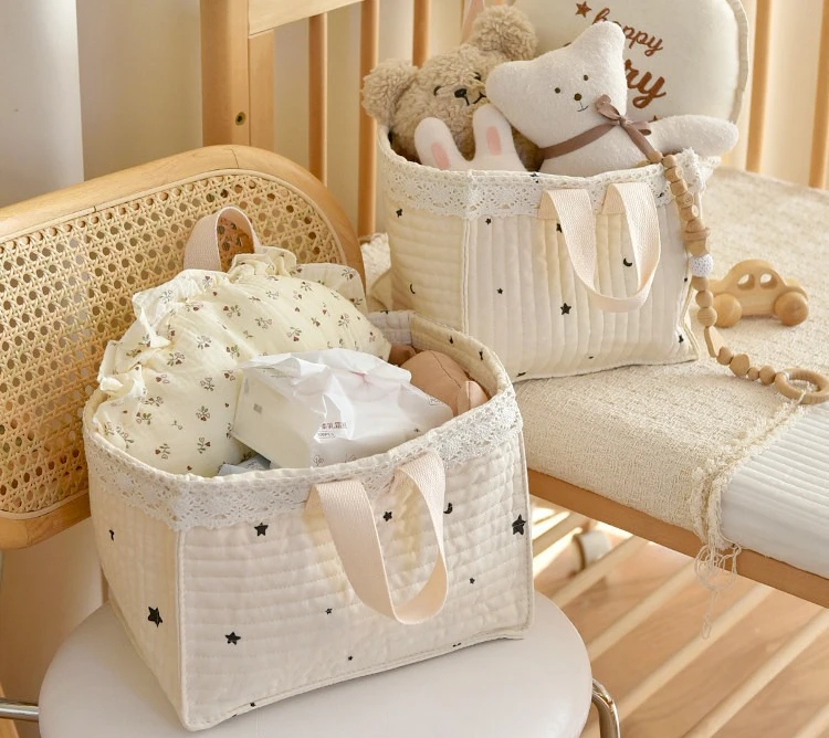 Bolsa de algodón acolchada con detalle de encaje