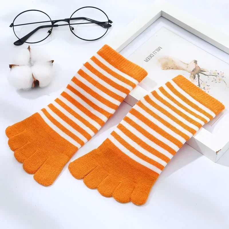 Calcetines de cinco dedos de algodón a rayas multicolores para niños - imagen 4