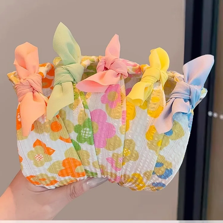Diadema para niñas de tela con lazo ancho y fresa - imagen 2