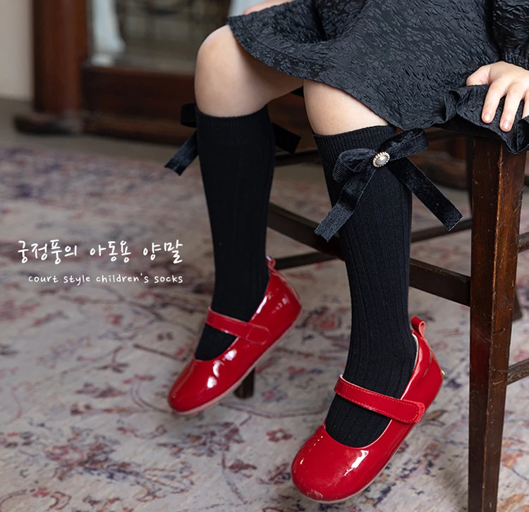 Calcetines blancos con lazo de perlas detalle