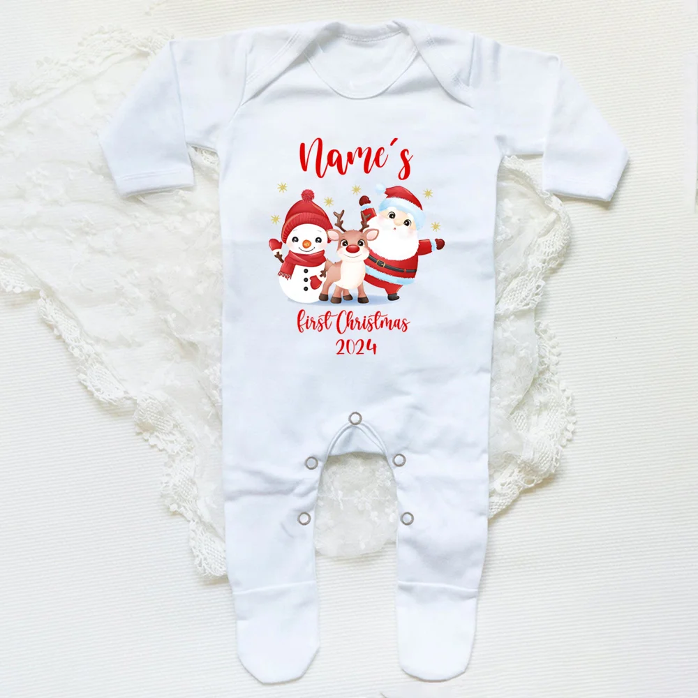 Bebé luciendo el conjunto en navidad
