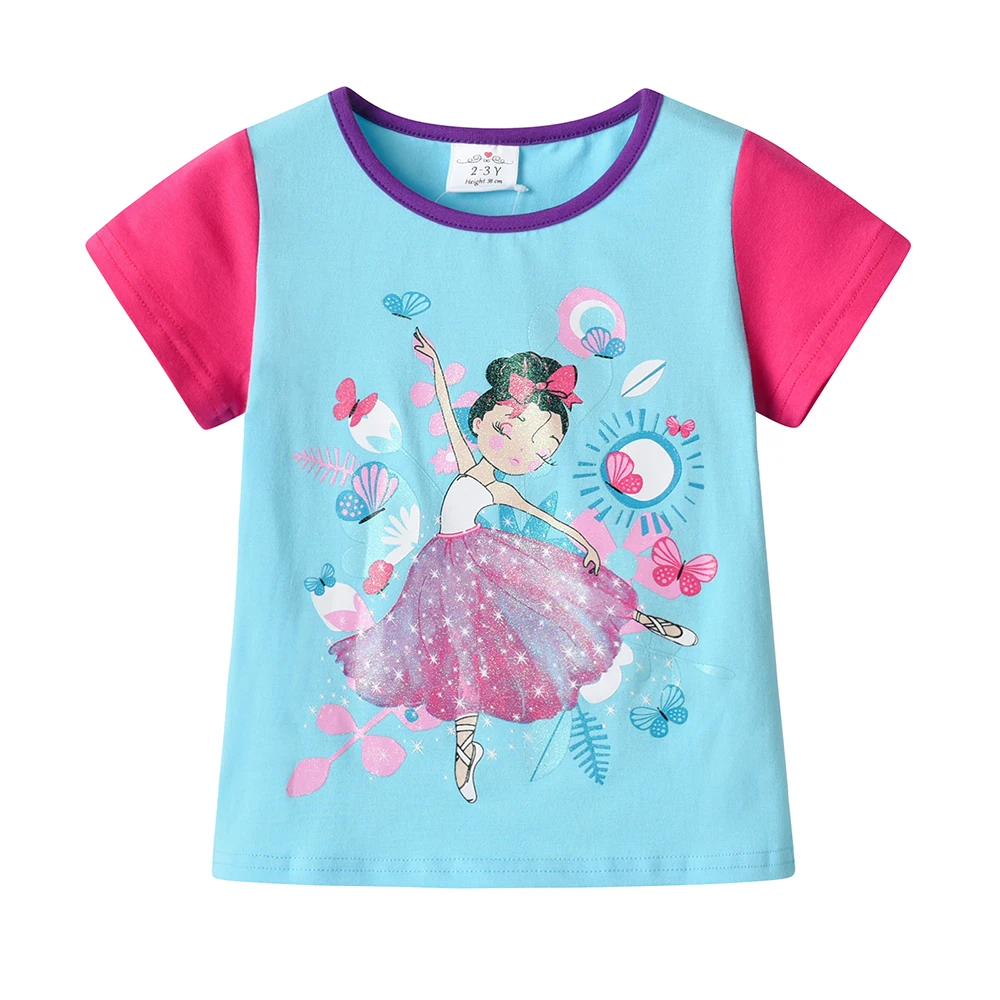 Vista de la camiseta con diseño veraniego infantil