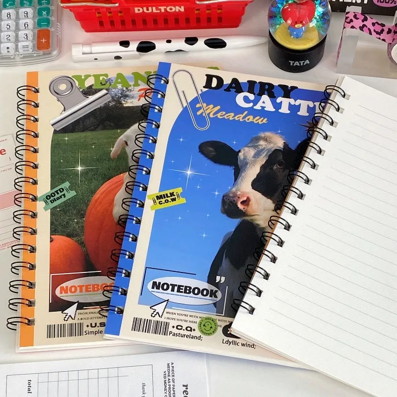 Interior del cuaderno con hojas decoradas