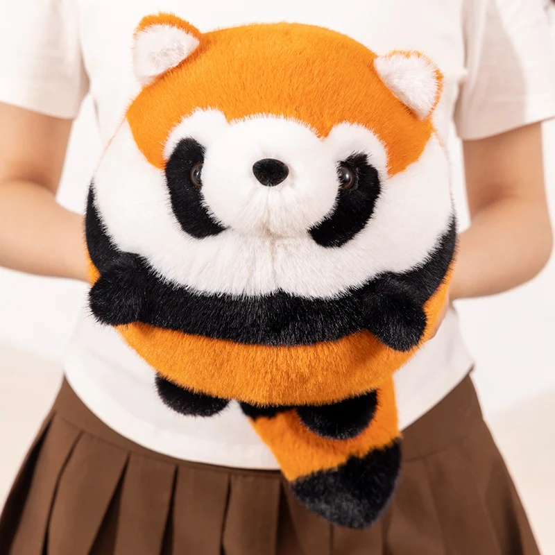 Peluche panda rojo estilo anime, abrazable y esponjoso