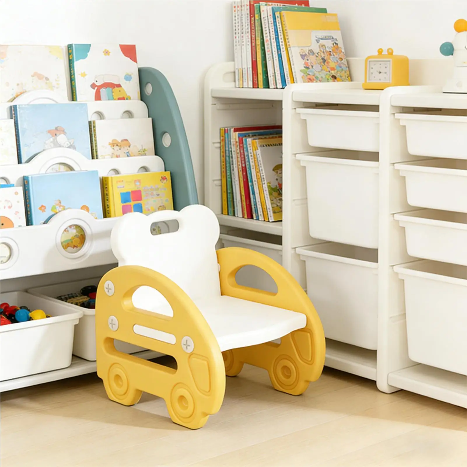 Silla infantil con respaldo y diseño de coche