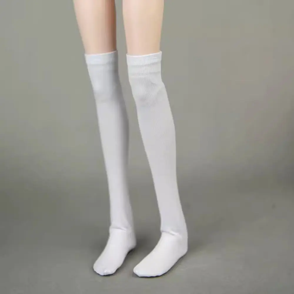 Calcetines para muñeca princesa de lana con acabado artesanal - imagen 3