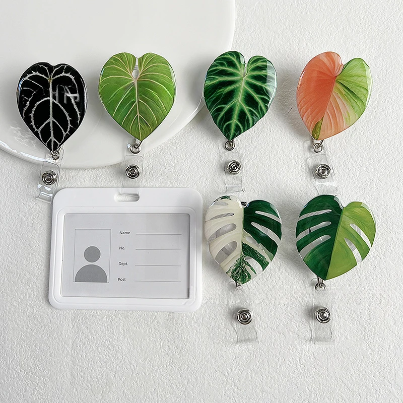 Carrete de insignia con clip de cocodrilo vista frontal