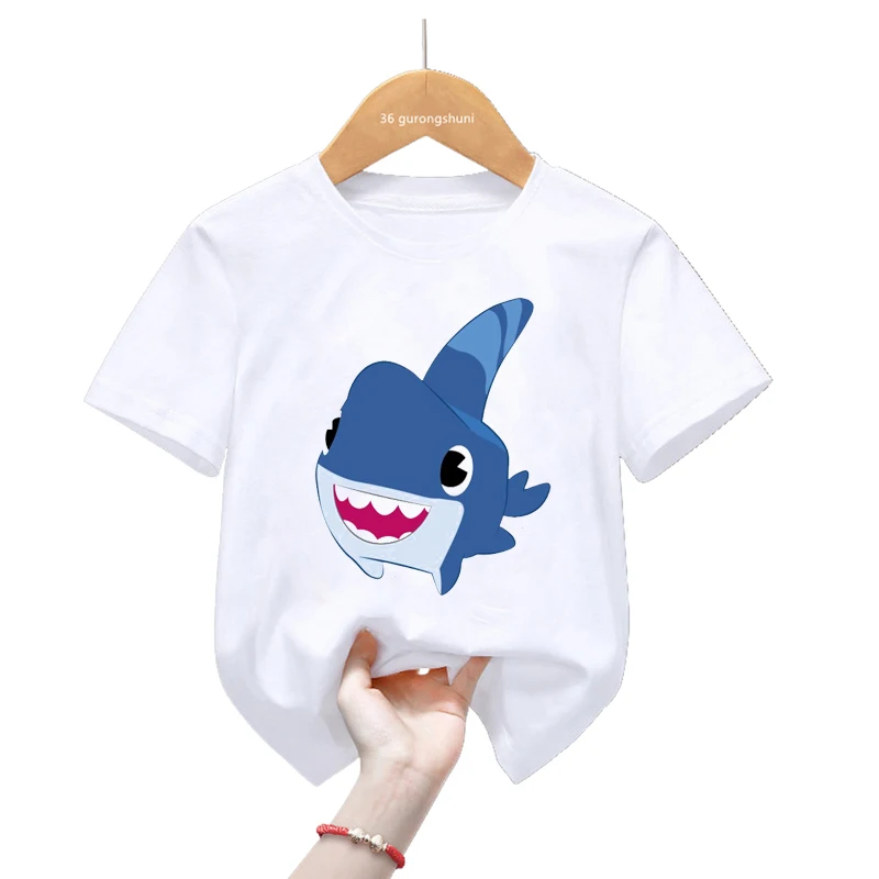 Niña con camiseta estampada estilo Harajuku