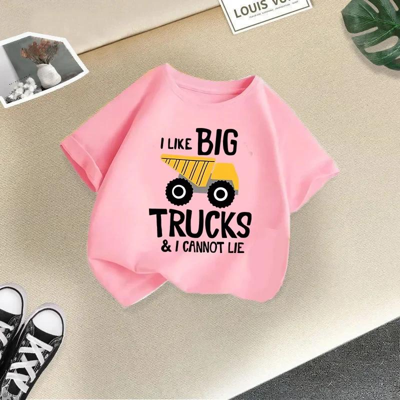Camiseta roja con diseño de máquina