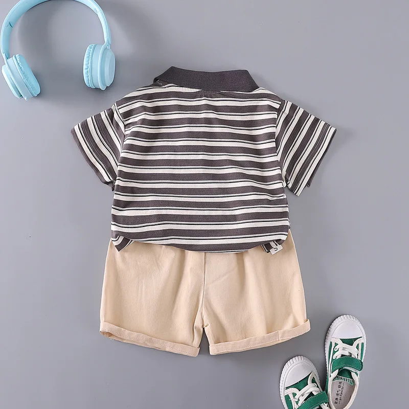 Conjunto de verano para bebé: camiseta a rayas y pantalón corto - imagen 3