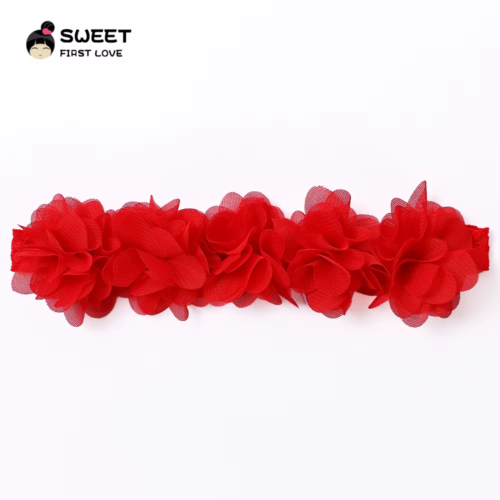 Diadema rosa de flores para bebé primer plano