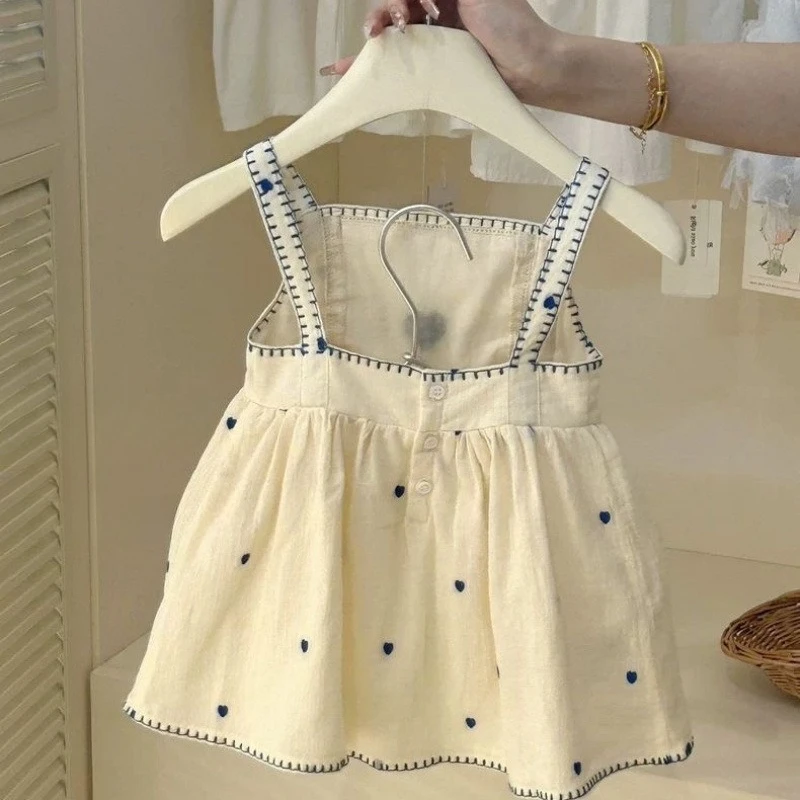 Vestido de verano niña estilo playero con tirantes bordados y encaje - imagen 5