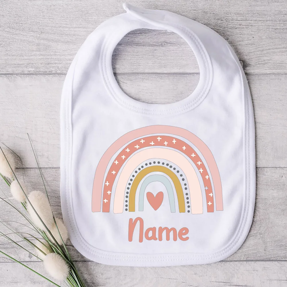 Baberos personalizados Newbeon con nombre y arcoíris para bebé - imagen 3