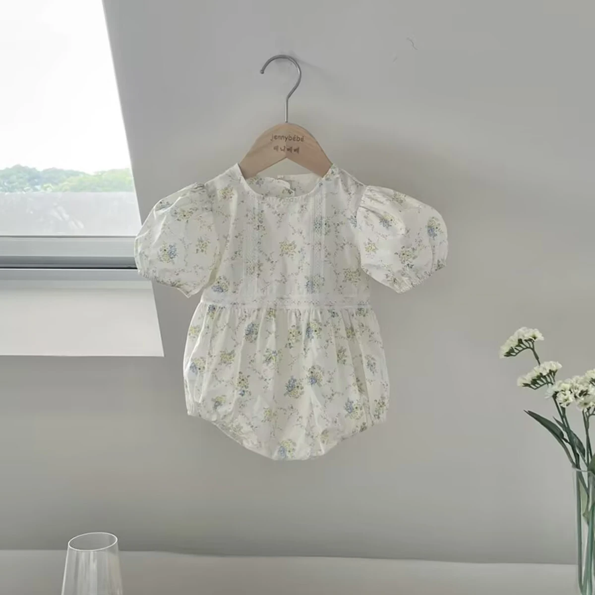 Pelele de bebé de encaje floral con volantes para verano