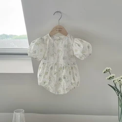 Pelele de bebé de encaje floral con volantes para verano