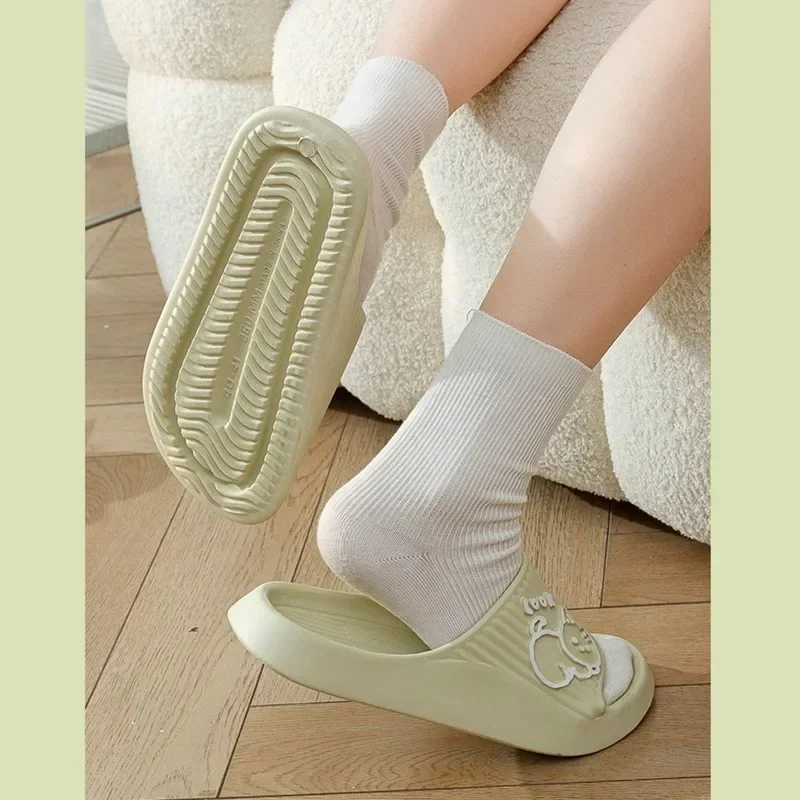 Chanclas con plataforma desde otro ángulo