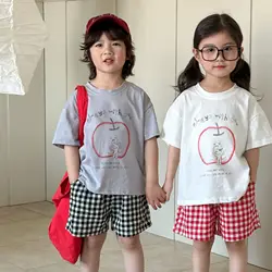Conjuntos verano para niños: camiseta con manzana y shorts a cuadros