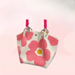 Bolso de mano tejido con cierre magnético tridimensional