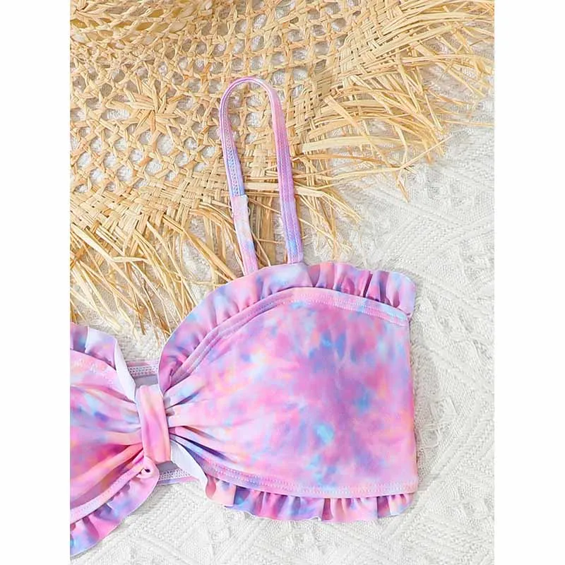 Detalle del estampado y costuras del bikini infantil
