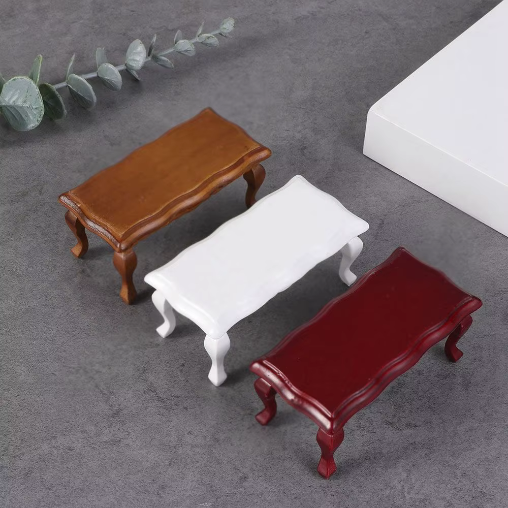 Mesa de centro de madera para casa de muñecas vista frontal