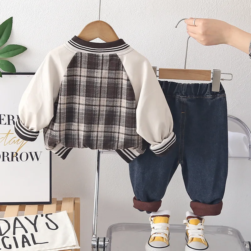 Conjunto bebé primavera-otoño con chaqueta de cuadros y pantalón - imagen 2