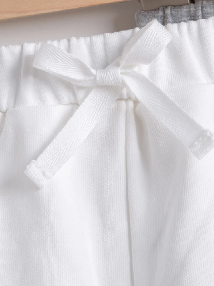 Detalle del algodón y costuras del conjunto