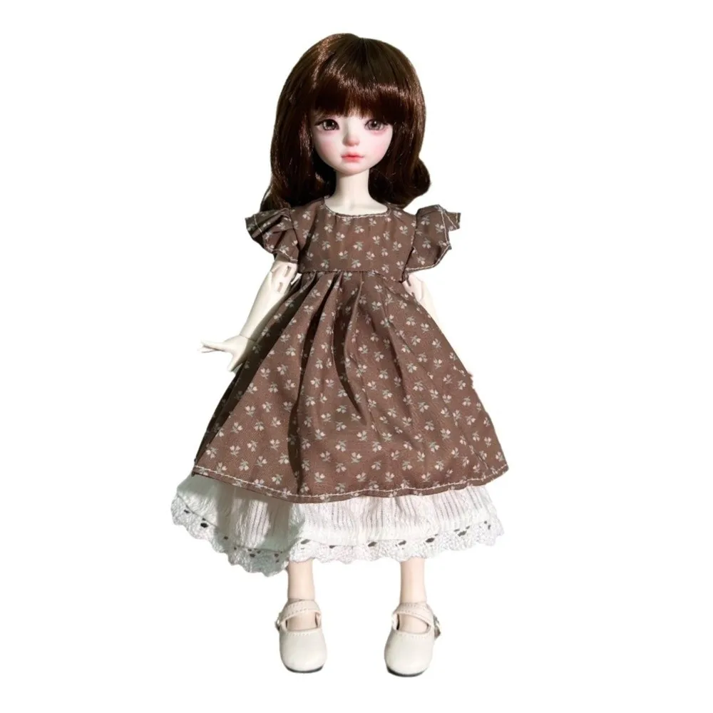 Muñeca BJD 30cm mostrando el conjunto