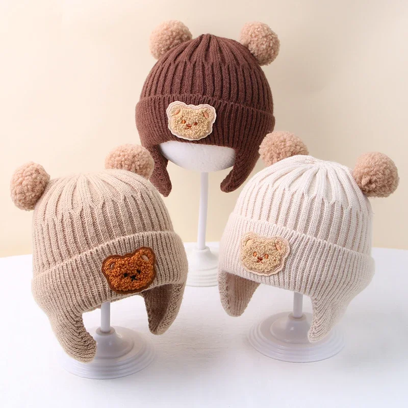Gorro tejido oso detalle