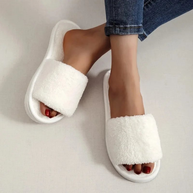 Zapatillas de casa de mujer de piel blanca con felpa cómodas