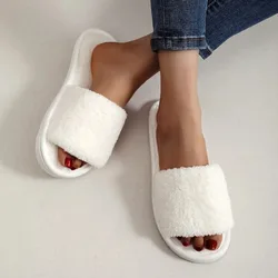 Zapatillas de casa de mujer de piel blanca con felpa cómodas