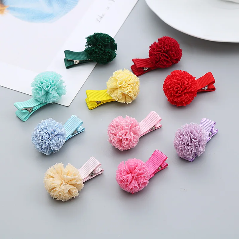 Bola de gasa roja para el pelo del bebé con horquilla textil - imagen 3