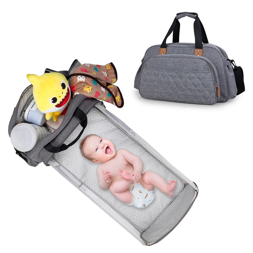 Bolsa de pañales en color gris con diseño infantil